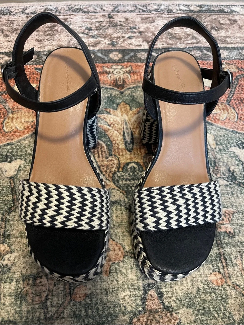 Universal Thread Black and White Chevron Platform Sandals